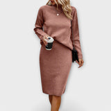 Completo di maglione e gonna a due pezzi