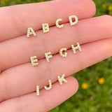 Mikhaela | Orecchini Lettera in Oro 18k