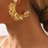 Hadley | Orecchini a forma di C con design floreale